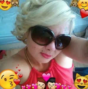 Meet your Posher, Estrellita